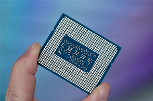 Intel下代接口LGA1851完整布局曝光：PCIe、USB一览无余(lga1151接口的cpu)